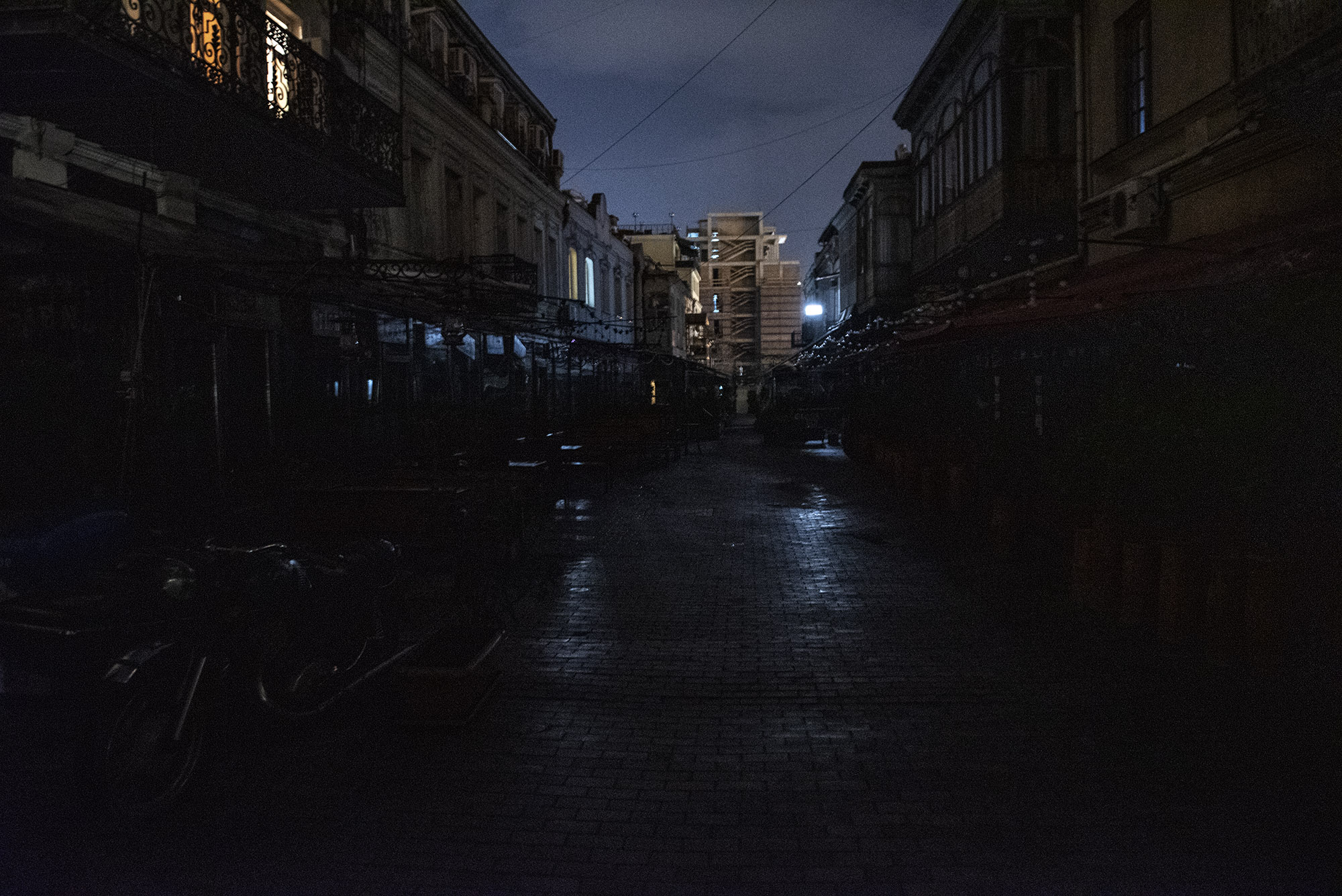 Shardeni Street, one of the most touristic streets in the old town, is now without lights during curfew hours. Photo: Mariam Nikuradze/OC Media